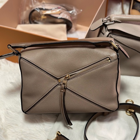 羅意威/Loewe 沙色拼色puzzle幾何包 小號附件防塵和肩帶。