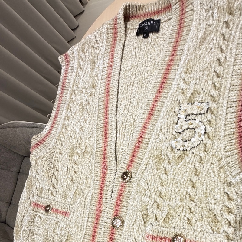 Chanel 香奈兒 針織背心｜米色粉線條｜金釦Logo｜9成新｜氣質百搭款-0