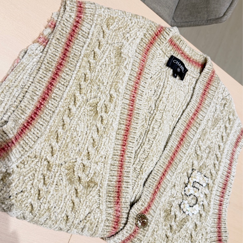 Chanel 香奈兒 針織背心｜米色粉線條｜金釦Logo｜9成新｜氣質百搭款-1