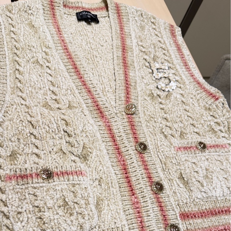 Chanel 香奈兒 針織背心｜米色粉線條｜金釦Logo｜9成新｜氣質百搭款-7