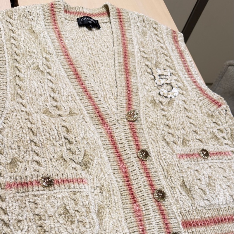 Chanel 香奈兒 針織背心｜米色粉線條｜金釦Logo｜9成新｜氣質百搭款-8