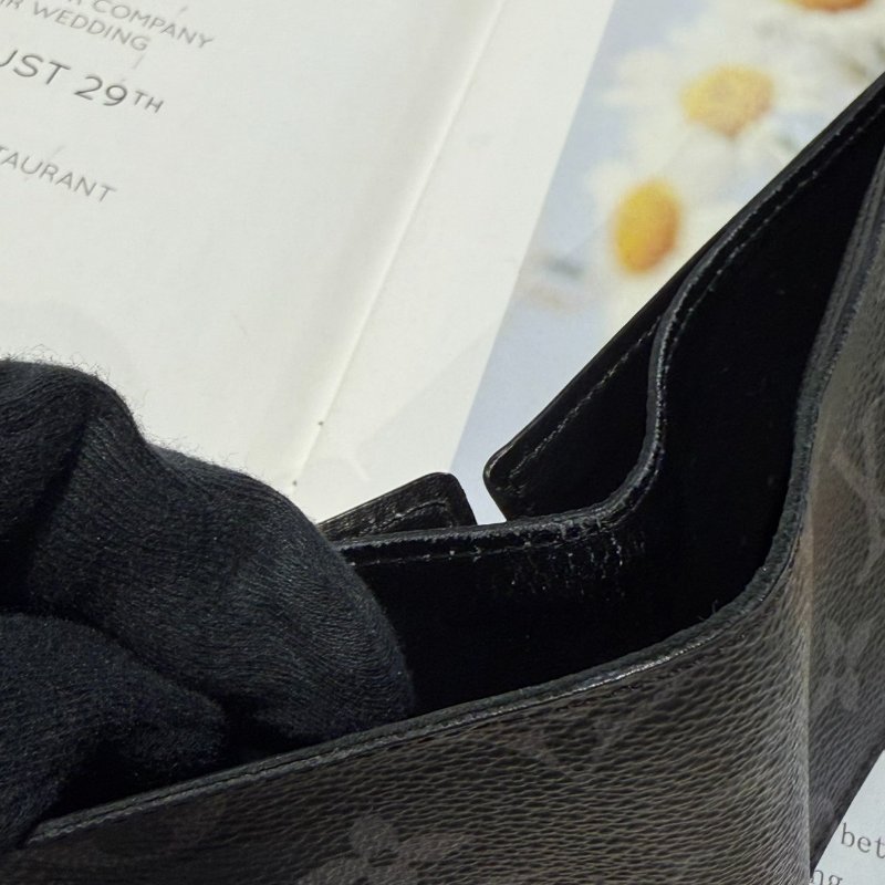 LV 黑灰老花短夾-2