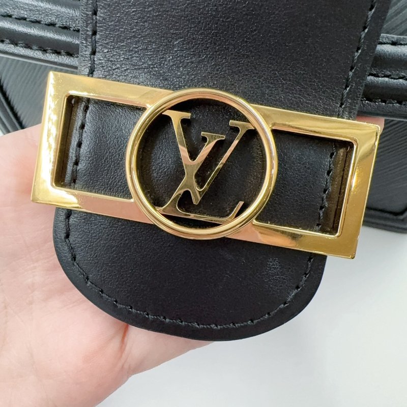 LV黑色金釦epi牛皮達芙妮MM肩側背包 M56141-24