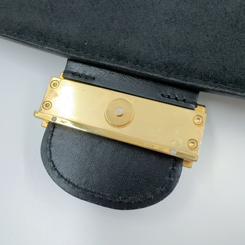 LV黑色金釦epi牛皮達芙妮MM肩側背包 M56141-30