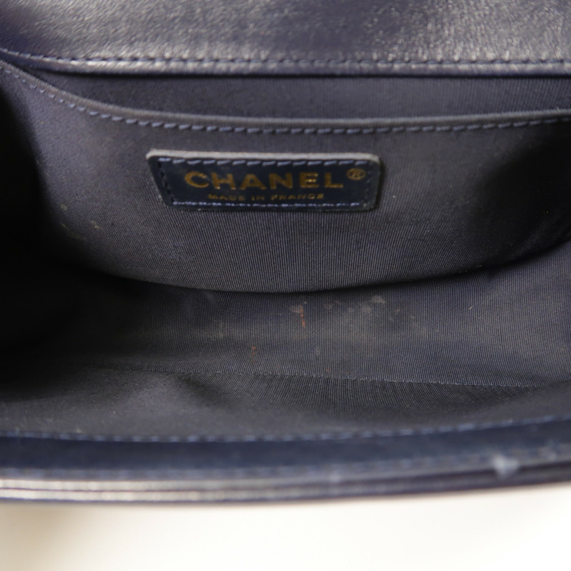 CHANEL 羊皮皮革Boy 25金扣鏈帶肩背袋-4