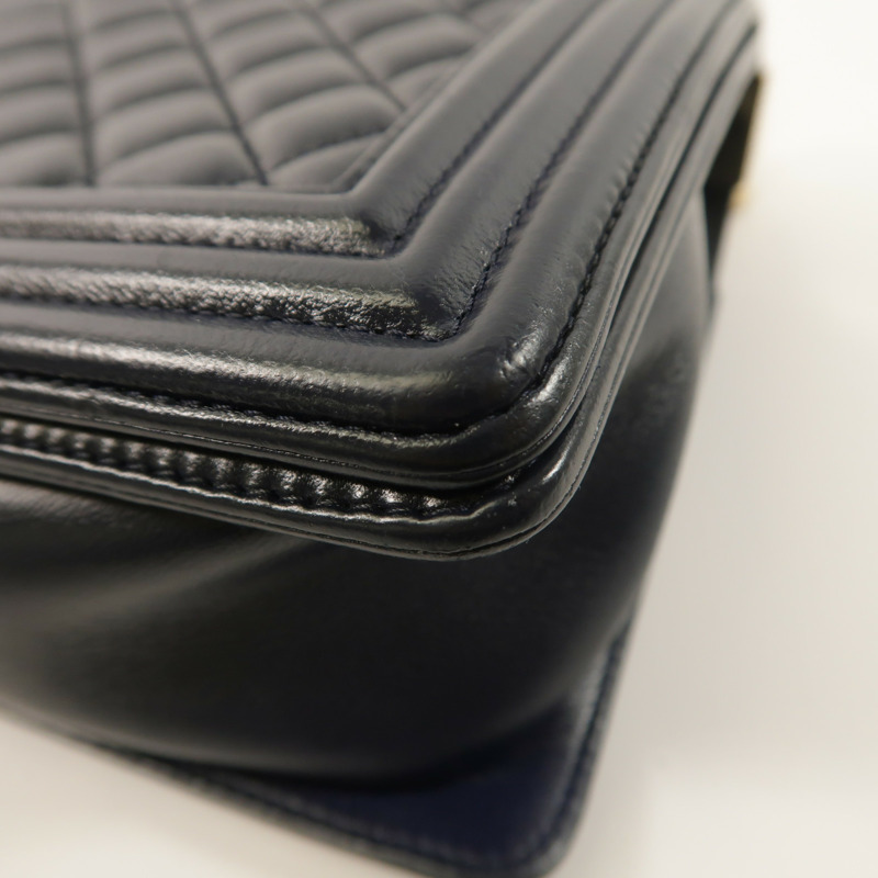 CHANEL 羊皮皮革Boy 25金扣鏈帶肩背袋-11