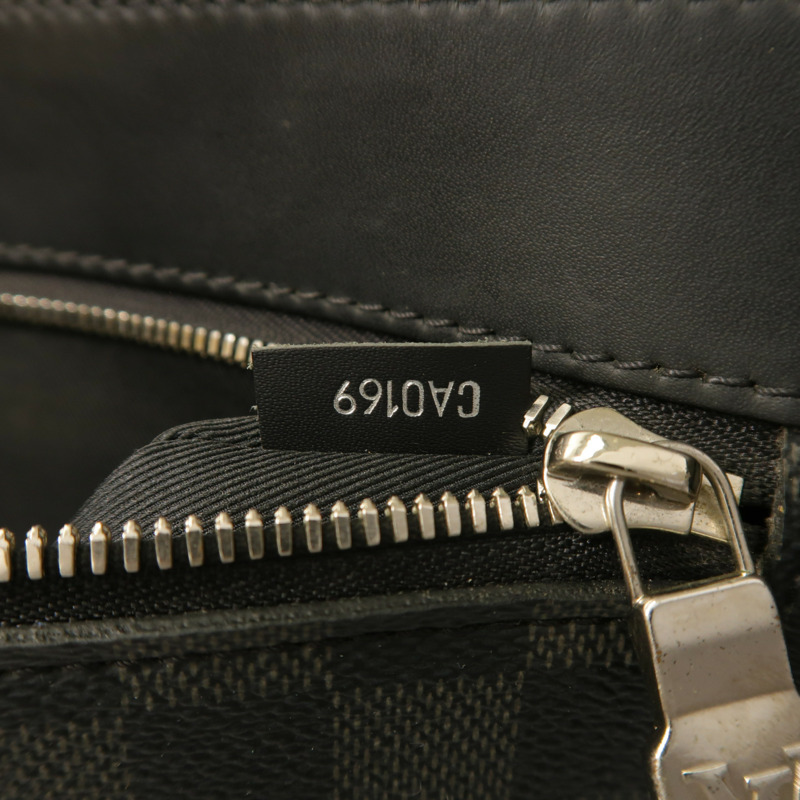 LOUIS VUITTON Damier Graphite Mick銀扣肩背袋-6