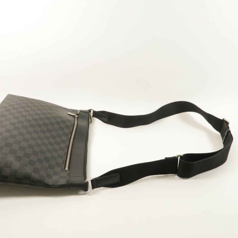 LOUIS VUITTON Damier Graphite Mick銀扣肩背袋-7