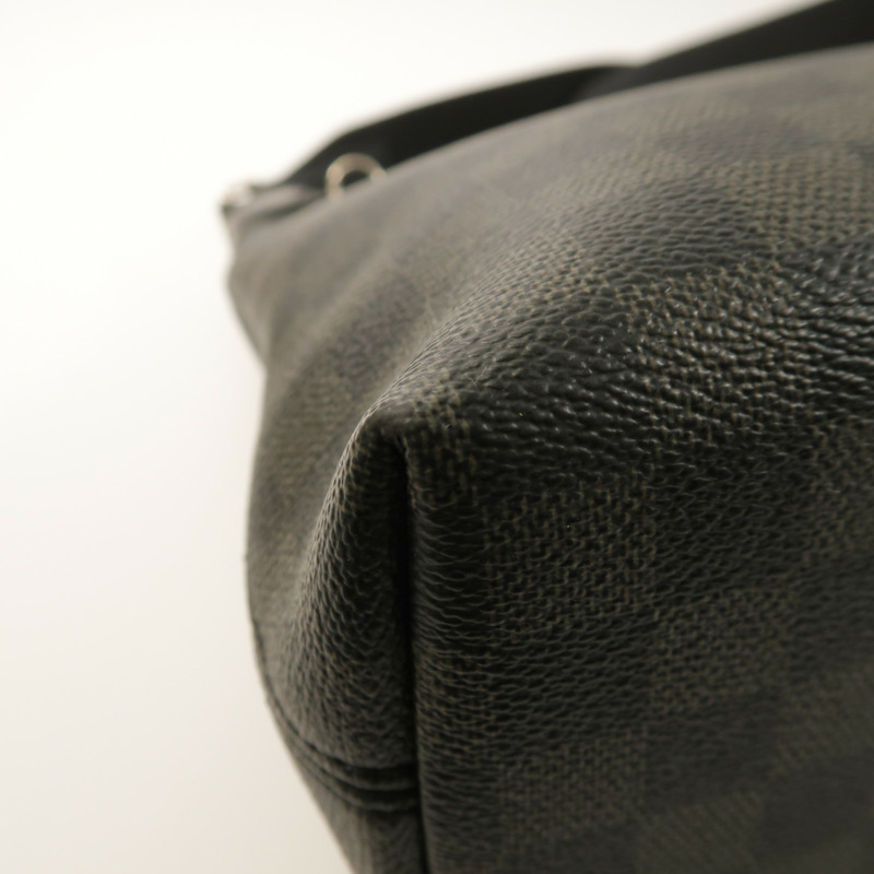 LOUIS VUITTON Damier Graphite Mick銀扣肩背袋-9