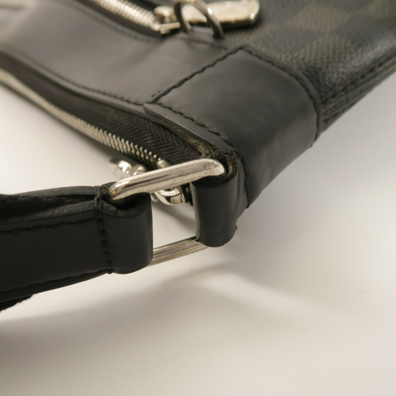 LOUIS VUITTON Damier Graphite Mick銀扣肩背袋-14