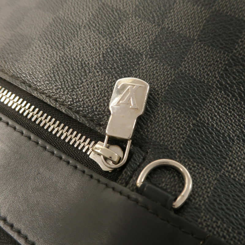 LOUIS VUITTON Damier Graphite Mick銀扣肩背袋-15