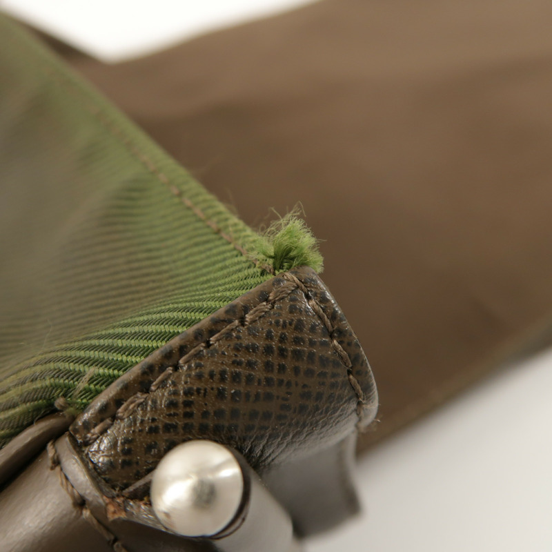 LOUIS VUITTON Taiga Viktor Messenger Bag銀扣肩背袋-14