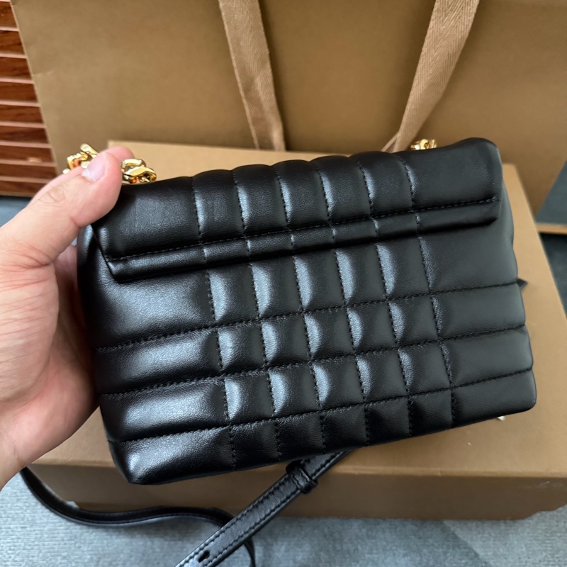 Burberry巴寶莉TB字母絎縫羔羊皮翻蓋斜背包-1