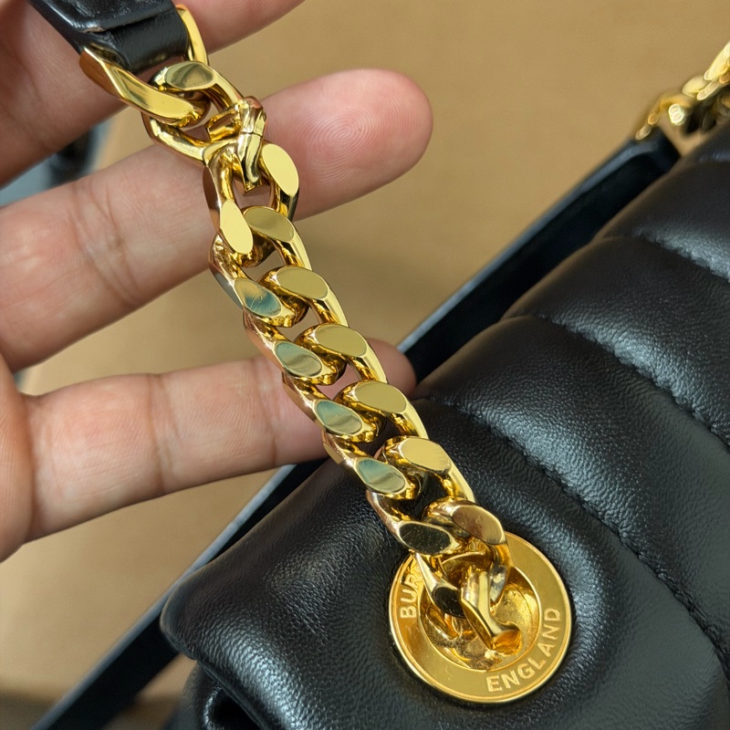 Burberry巴寶莉TB字母絎縫羔羊皮翻蓋斜背包-6