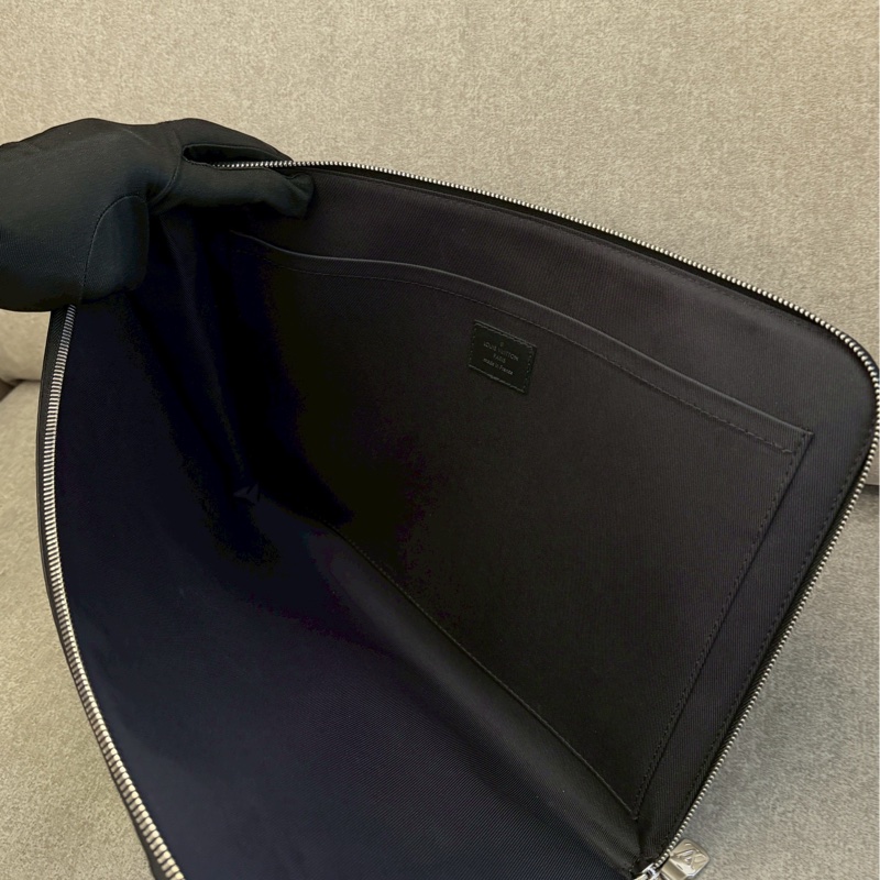 LV黑棋盤格L手拿包-3