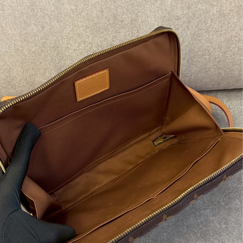 LV soft trunk經理郵差包-2