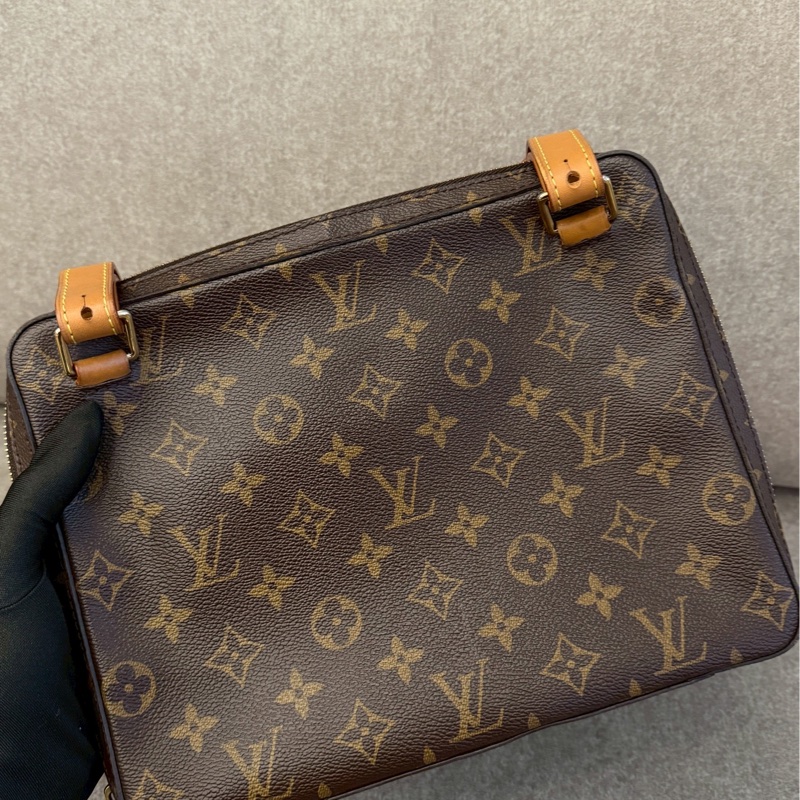 LV soft trunk經理郵差包-4