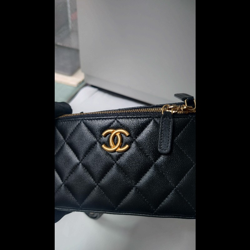 Chanel 金銀雙鍊黑皮革斜背小方化妝包-3