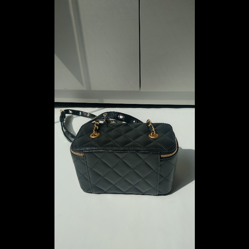 Chanel 金銀雙鍊黑皮革斜背小方化妝包-5