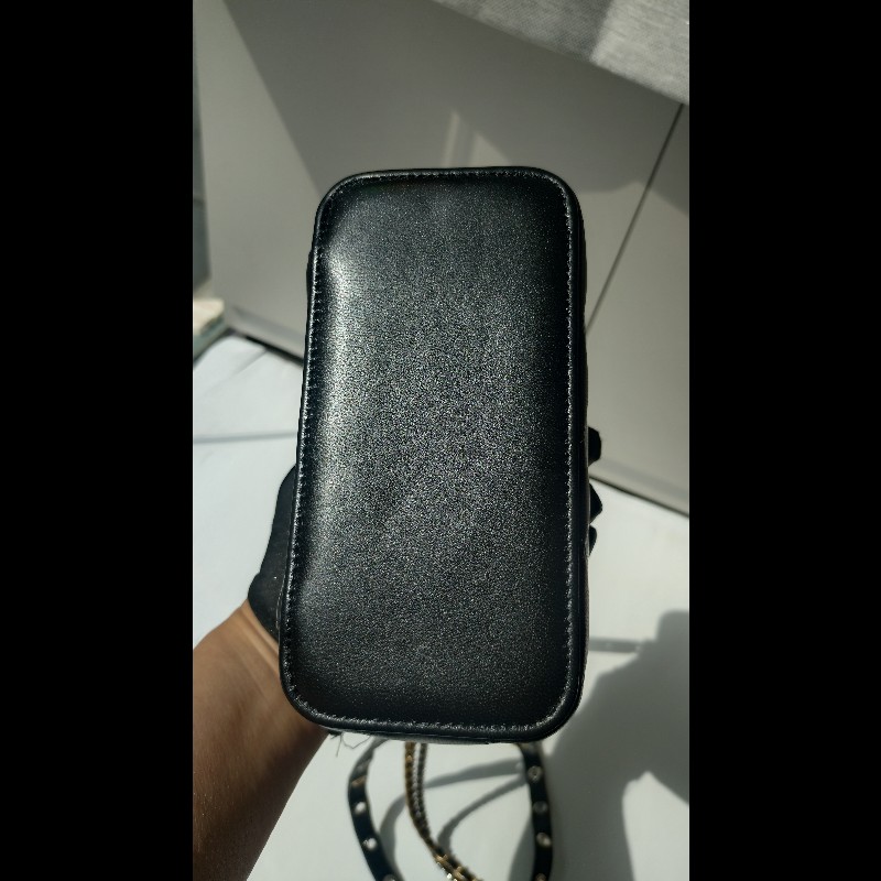 Chanel 金銀雙鍊黑皮革斜背小方化妝包-8