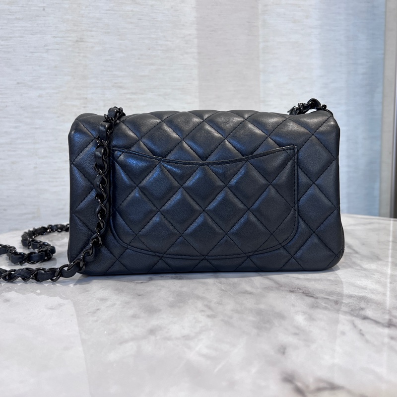 Chanel 銀黑羊皮銀黑釦Mini Cf20 斜背包-1