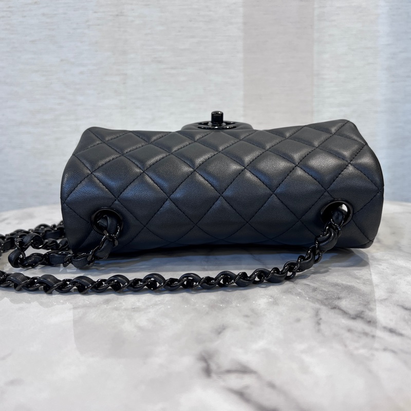Chanel 銀黑羊皮銀黑釦Mini Cf20 斜背包-4