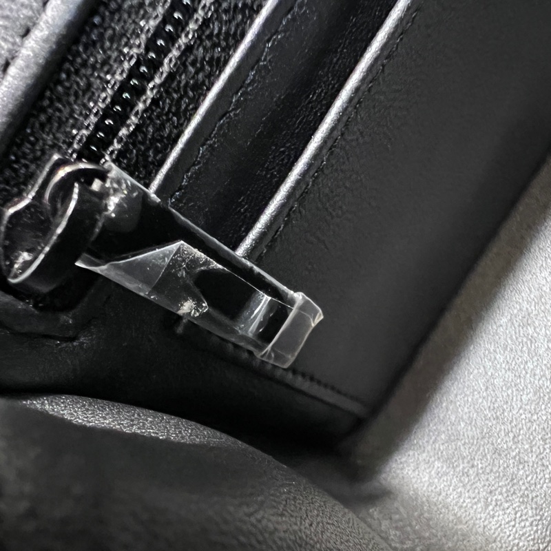 Chanel 銀黑羊皮銀黑釦Mini Cf20 斜背包-13