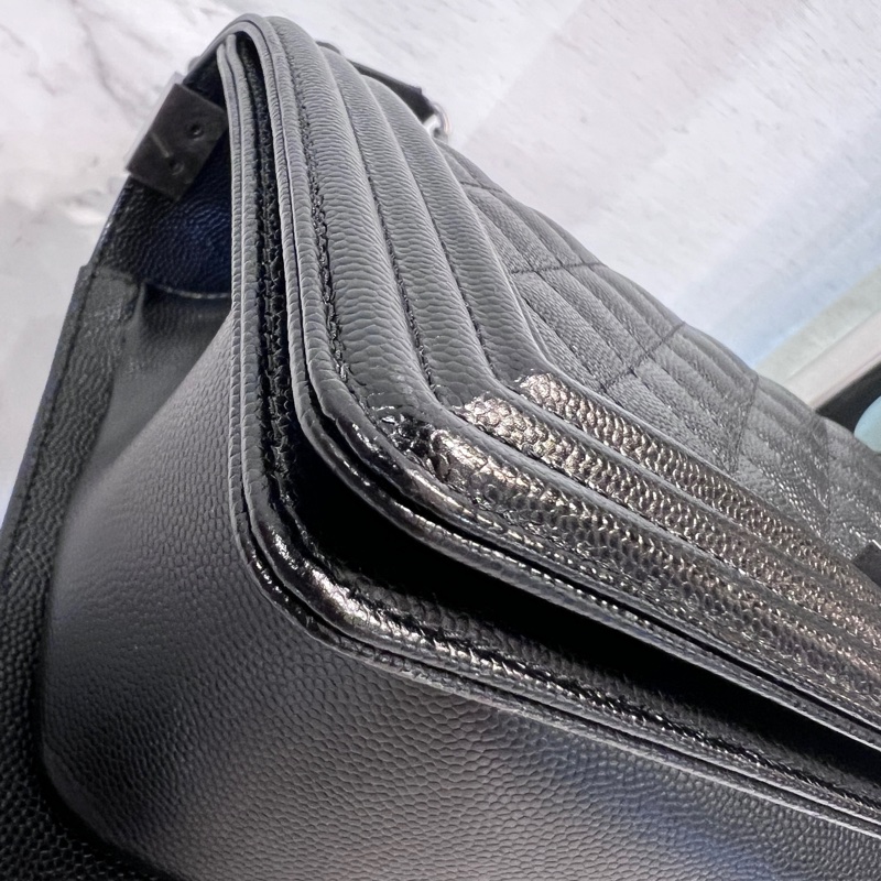 Chanel 黑荔枝牛皮霧銀釦Boy25肩斜背包-8