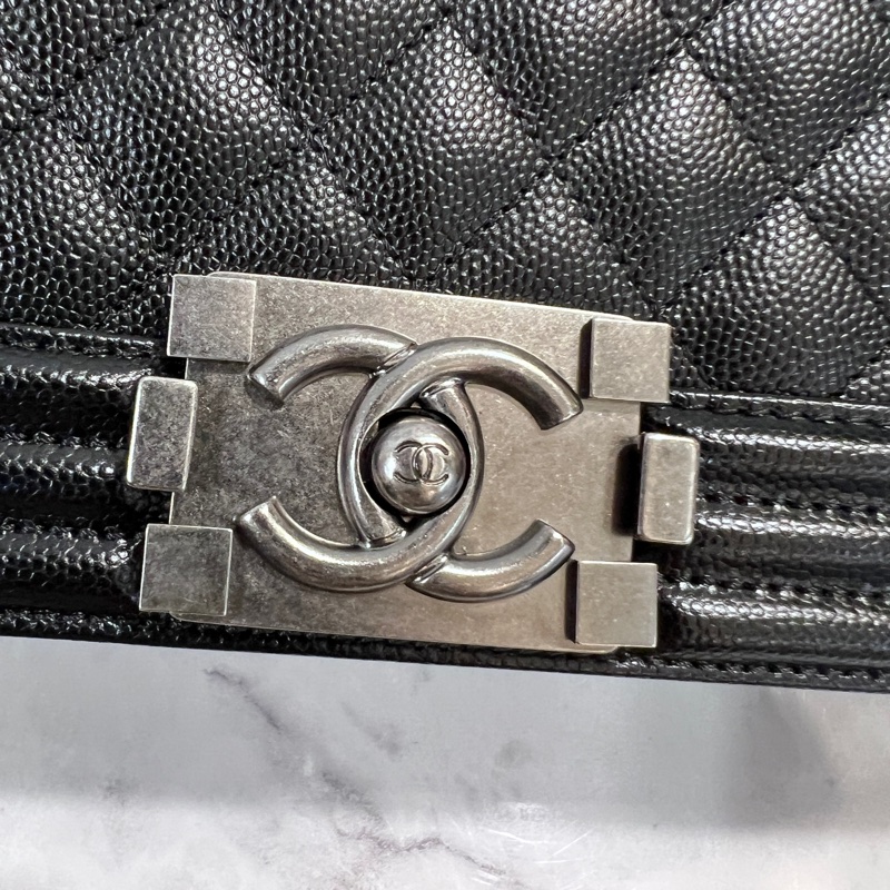 Chanel 黑荔枝牛皮霧銀釦Boy25肩斜背包-12