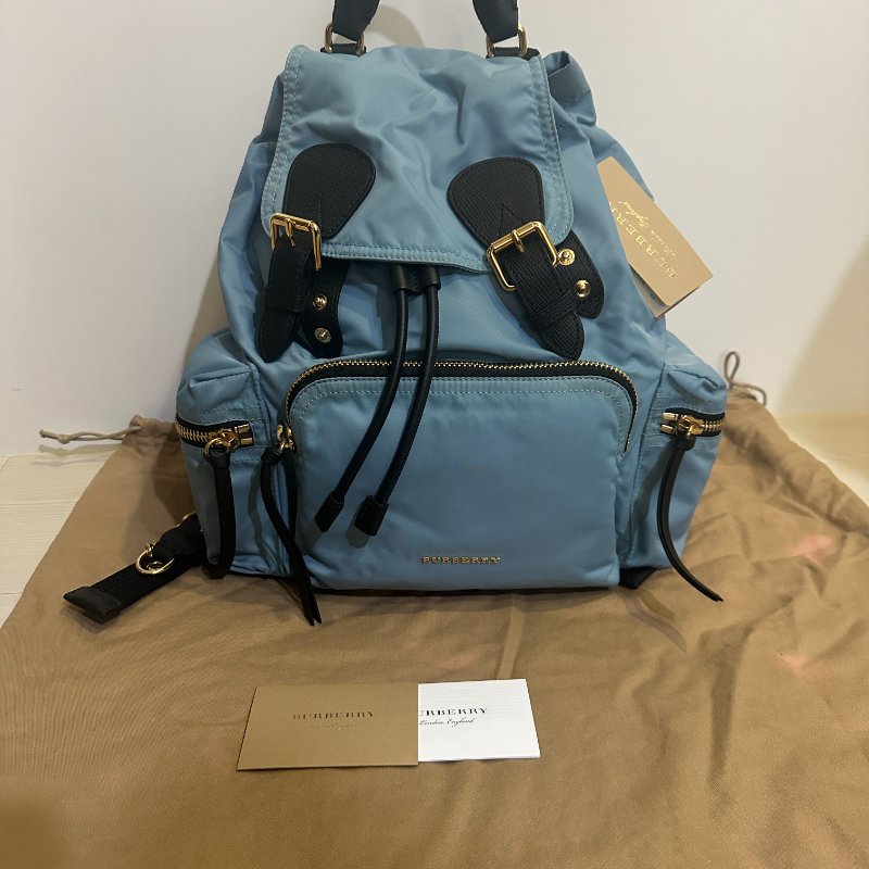 BURBERRY 藍色尼龍後背包|全新未使用|輕量時尚款|附完整配件✨-0