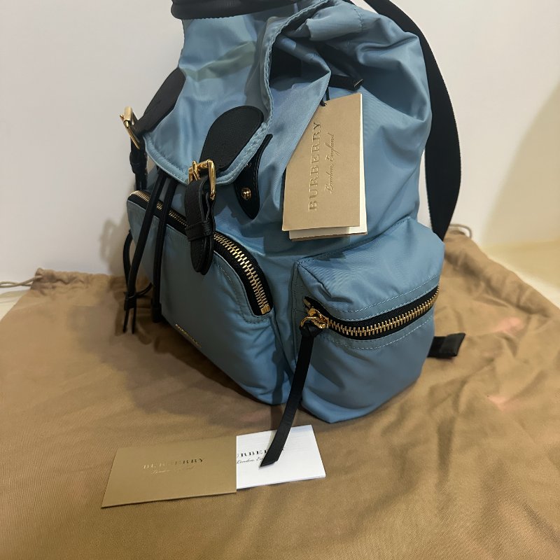 BURBERRY 藍色尼龍後背包|全新未使用|輕量時尚款|附完整配件✨-1
