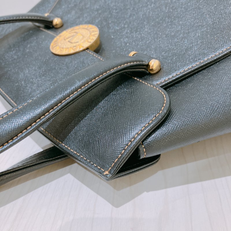 TK1973 Valentino 范倫鐵諾復古翻蓋式手拿包包 Vintage Handle Bag Calfskin Black x GHW-8