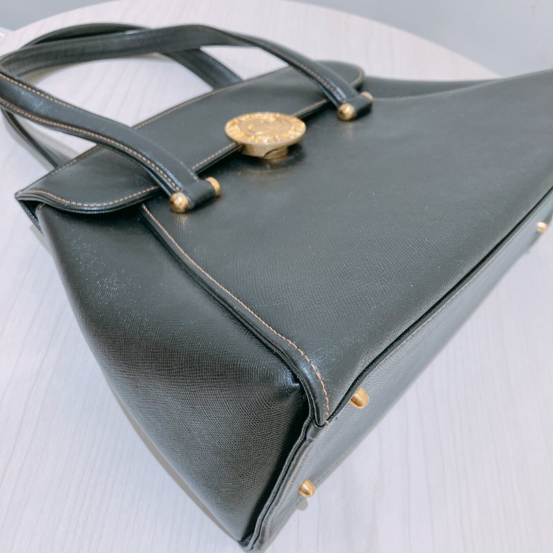 TK1973 Valentino 范倫鐵諾復古翻蓋式手拿包包 Vintage Handle Bag Calfskin Black x GHW-21