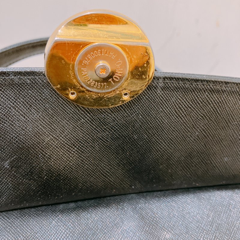 TK1973 Valentino 范倫鐵諾復古翻蓋式手拿包包 Vintage Handle Bag Calfskin Black x GHW-30