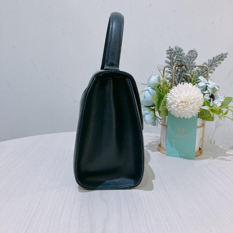 TK1974 Givenchy 紀梵希復古翻蓋式兩用包包 Vintage Circle Logo 2 Way Bag Calfskin Navy x GHW #1300875 1283577(80%New) (N/A)-2