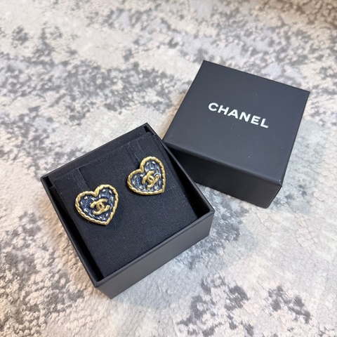 全網最低✨CHANEL 24P爆款 絕版 牛仔愛心耳環 小號 耳針款 96新