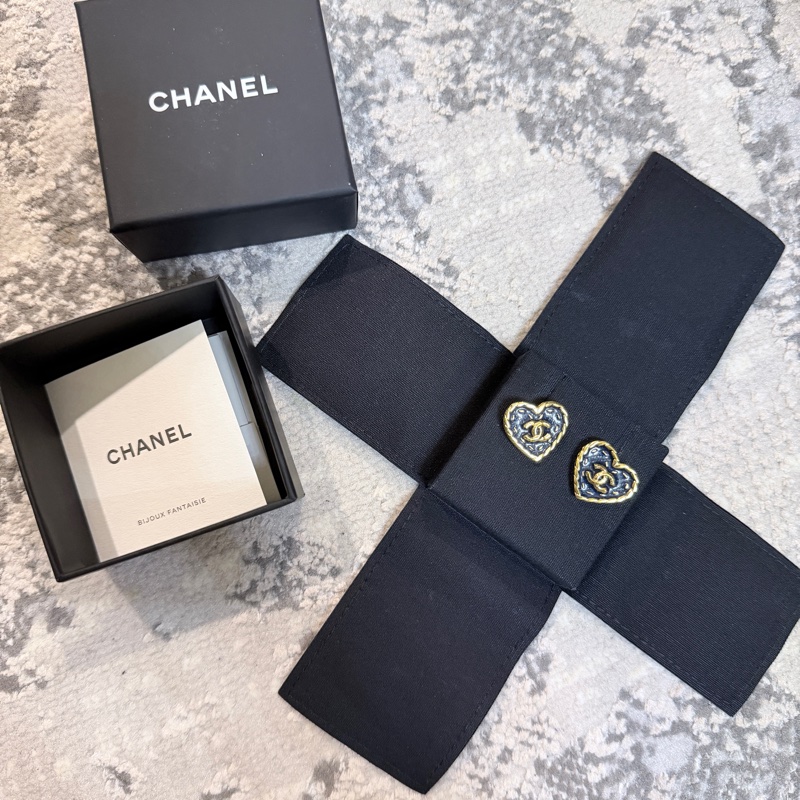 全網最低✨CHANEL 24P爆款 絕版 牛仔愛心耳環 小號 耳針款 96新-1