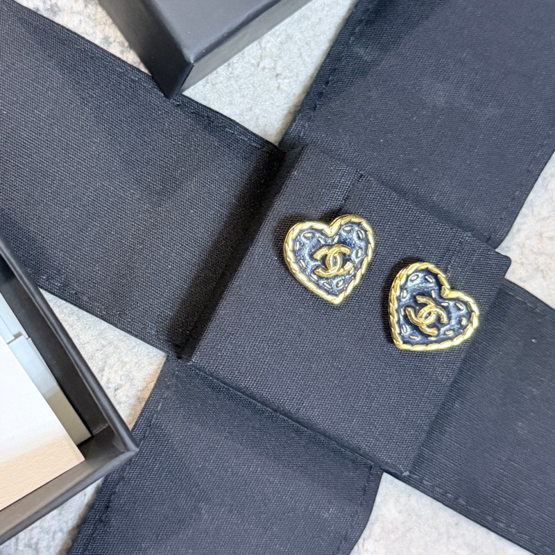 全網最低✨CHANEL 24P爆款 絕版 牛仔愛心耳環 小號 耳針款 96新-2