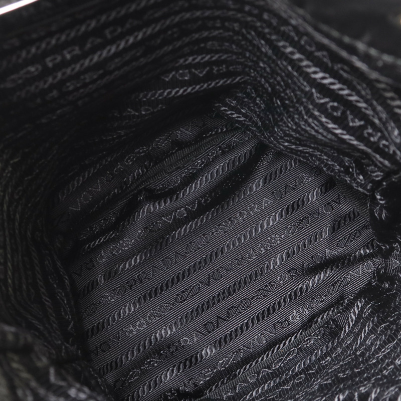 PRADA 尼龍Re-Nylon Drawstring銀扣手拿包-4