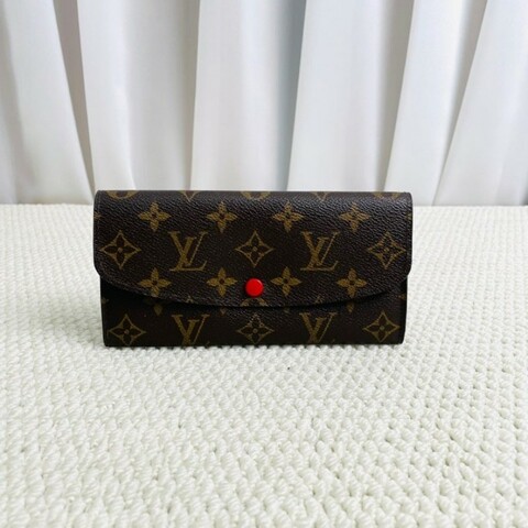 LV 路易威登 經典老花長款翻蓋紅豆豆錢包 內裡豐富 實用性強