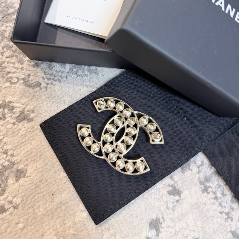 CHANEL香奈兒珍珠金屬邊框CC胸針-3