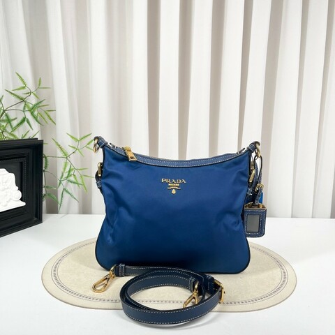 PRADA普拉達 藍金hobo單肩斜挎包 百搭實用款 上身很時髦 內裡乾淨 特別輕便好背 經典又耐看