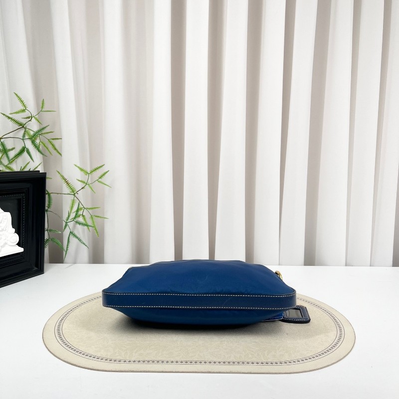 PRADA普拉達 藍金hobo單肩斜挎包 百搭實用款 上身很時髦 內裡乾淨 特別輕便好背 經典又耐看-4