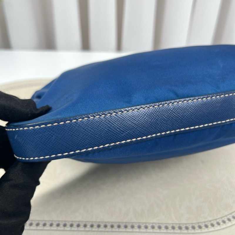 PRADA普拉達 藍金hobo單肩斜挎包 百搭實用款 上身很時髦 內裡乾淨 特別輕便好背 經典又耐看-8