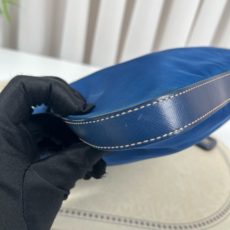 PRADA普拉達 藍金hobo單肩斜挎包 百搭實用款 上身很時髦 內裡乾淨 特別輕便好背 經典又耐看-9