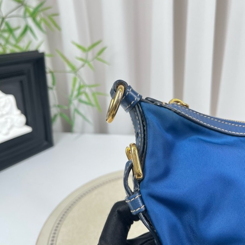 PRADA普拉達 藍金hobo單肩斜挎包 百搭實用款 上身很時髦 內裡乾淨 特別輕便好背 經典又耐看-14