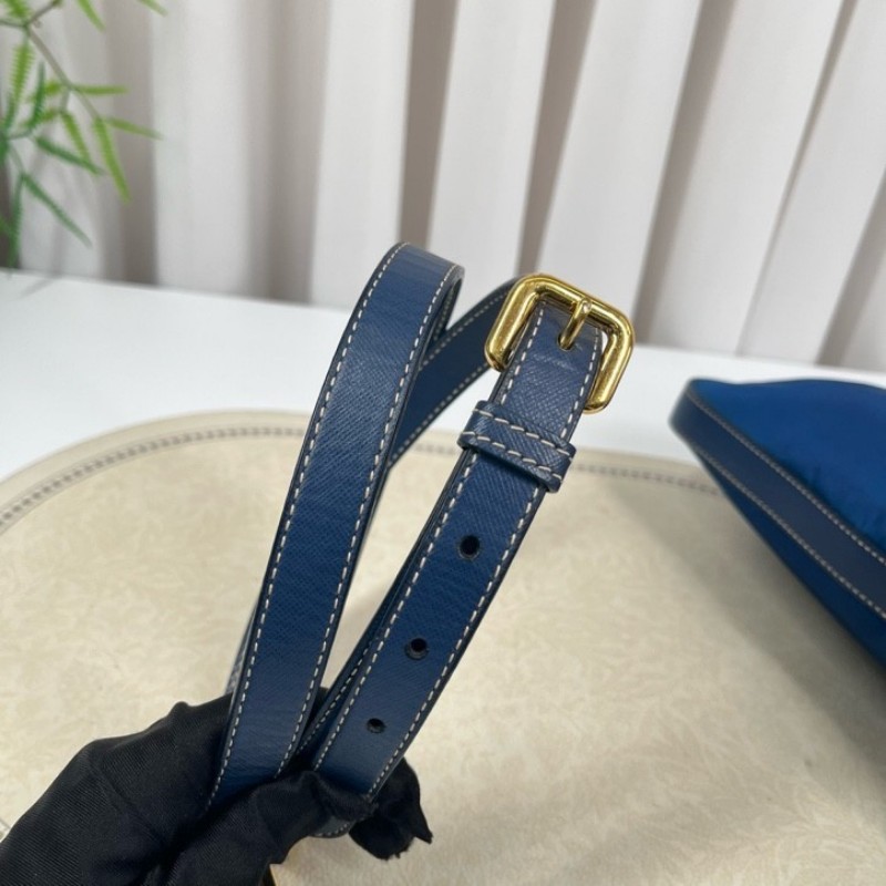 PRADA普拉達 藍金hobo單肩斜挎包 百搭實用款 上身很時髦 內裡乾淨 特別輕便好背 經典又耐看-16