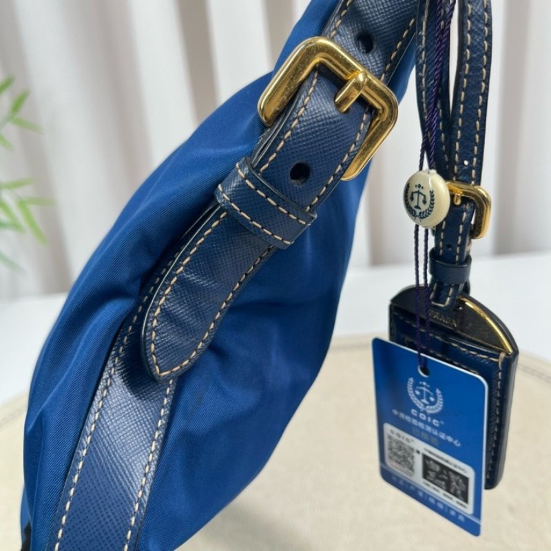 PRADA普拉達 藍金hobo單肩斜挎包 百搭實用款 上身很時髦 內裡乾淨 特別輕便好背 經典又耐看-20