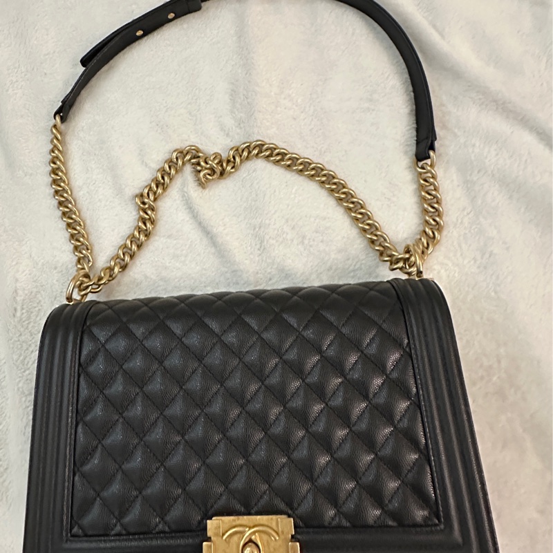 Boy Chanel 黑金 28cm 粒紋小牛皮-1