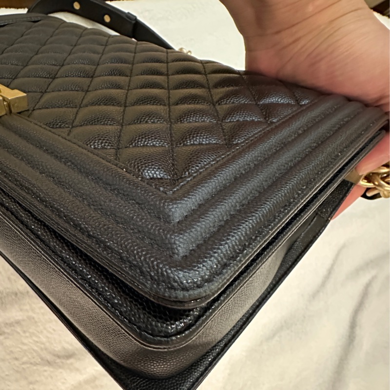 Boy Chanel 黑金 28cm 粒紋小牛皮-10